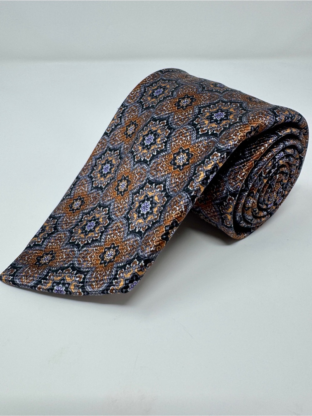 Robert Talbott Carmel Seven Fold #11/40 Silk Medallion Tie 62in